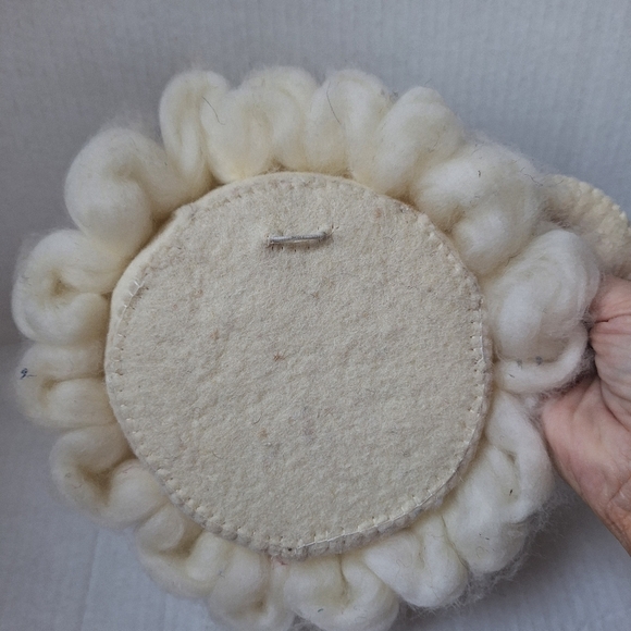 FIONA WALKER ENGLAND sheep, mini wall decor in Ivory Lambswool EUC - Picture 3 of 3